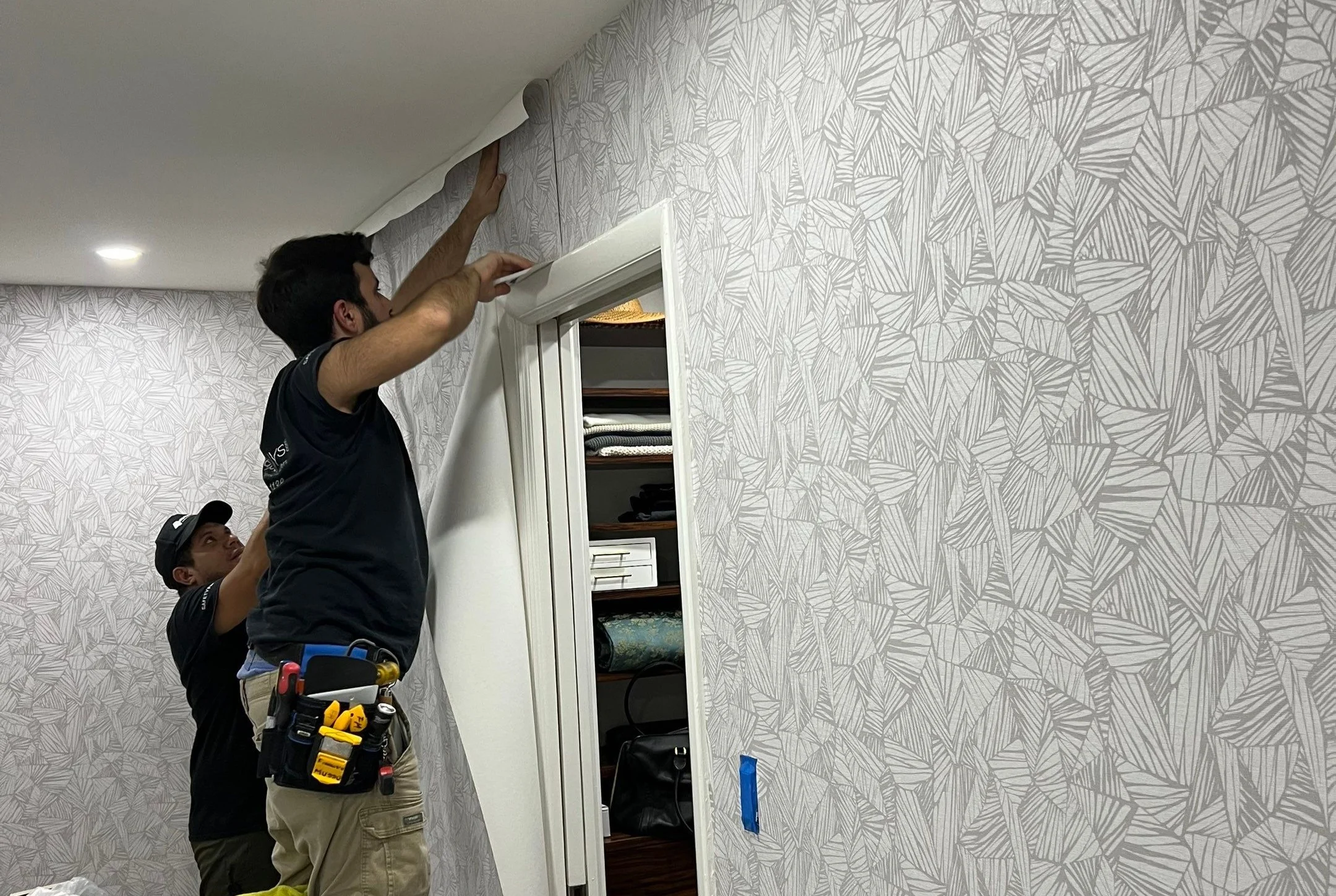 Professional wallpaper installer Oakland